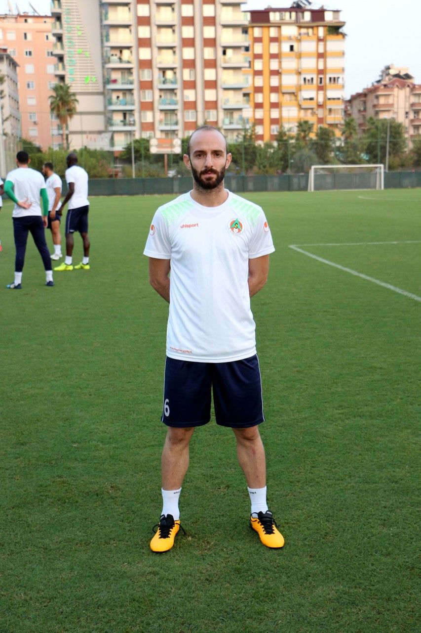 ALANYASPOR’UN SEVİLEN FUTBOLCULARINDAN EFECAN KARACA KORONAVİRÜSE YAKALANDI
