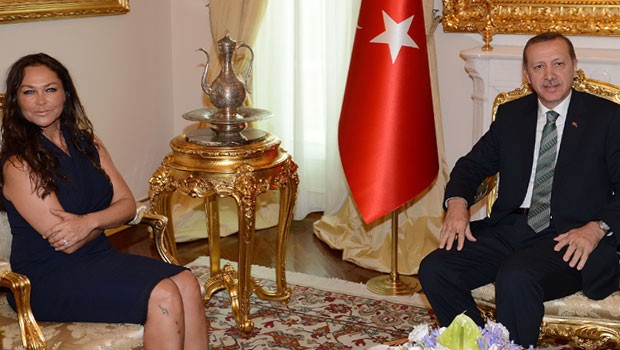 Hülya Avşar’dan ‘birlik’ mesajı